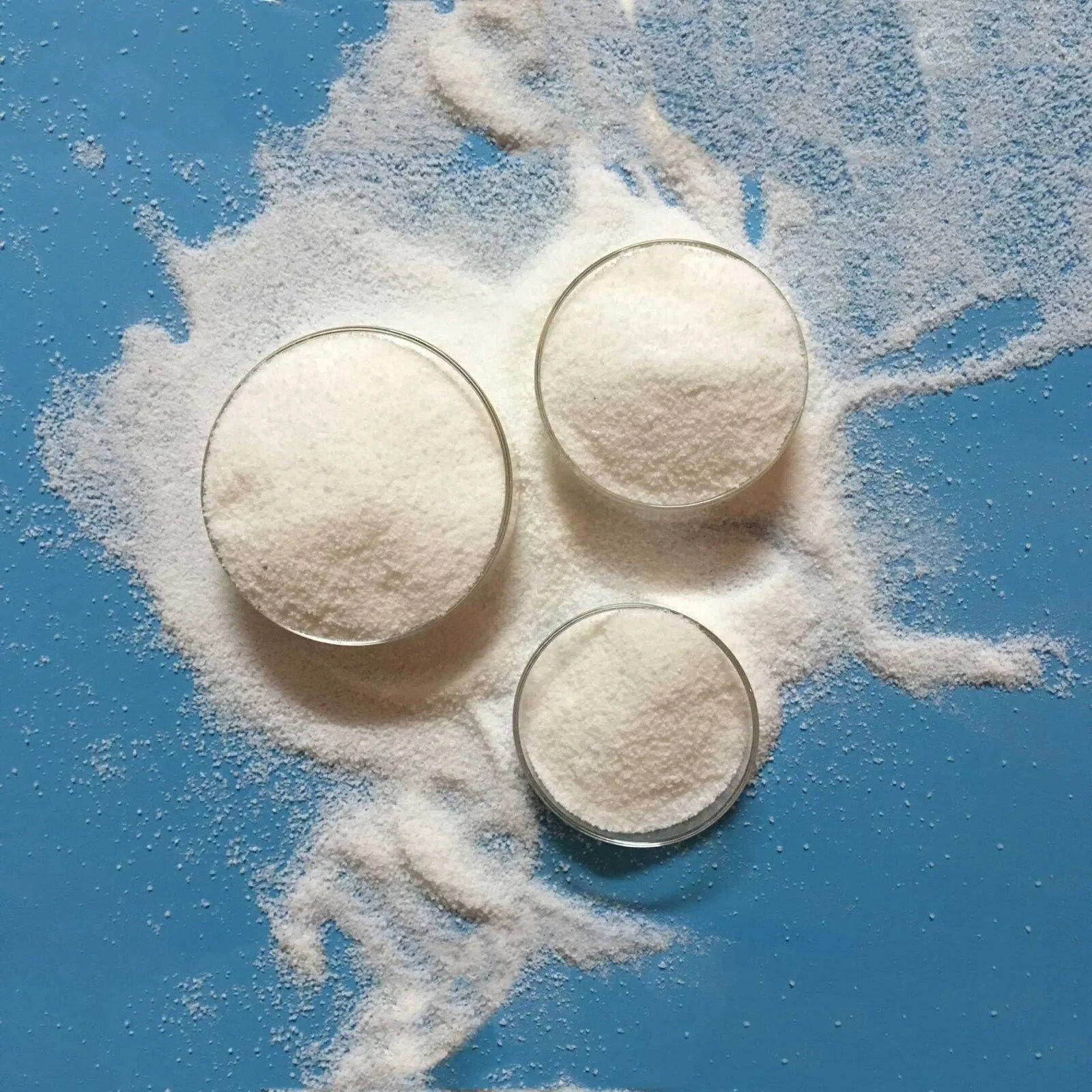 Discover the Versatility of Polyacrylamide (PAM) Across Various Industries 1 Detailed image of Polyacrylamide crystals, a versatile polymer used in various industrial applications.