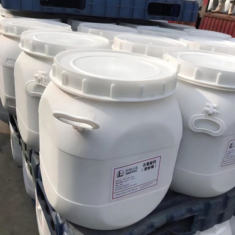 Highly Refined Sodium Process 70% Bleaching Powder: Powerful Whitening Agent for Various Applications 1 Discover a trusted bleaching powder factory offering high-quality products for various applications. Choose our reliable and efficient manufacturing facility for all your bleaching powder needs.